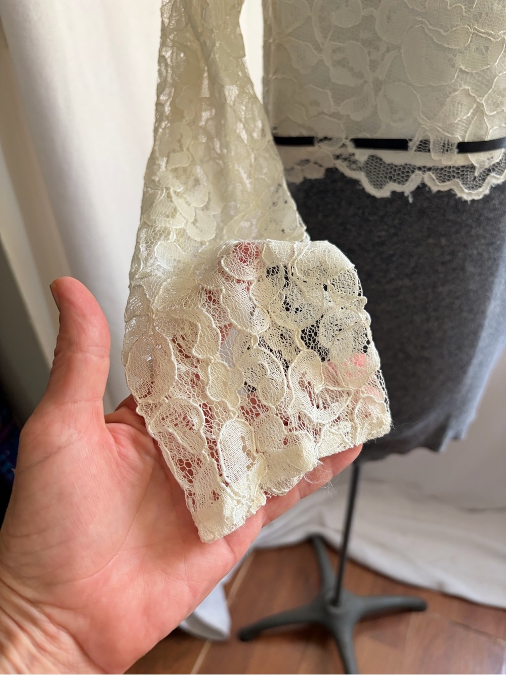 Vintage 90s CDC ivory cropped lace jacket/shirt with ribbon detail - Picture 3 of 12